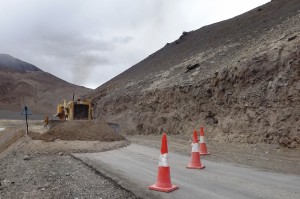 Road maintenance in the landslide prone region of Ladakh (Joel Gill)