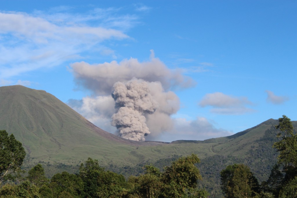 VolcanicDegassing | Friday Field Photos: Eruptions at Lokon-Empung ...