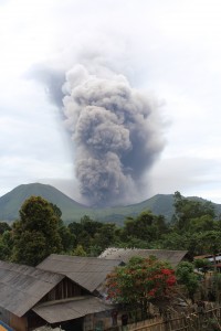 Friday Field Photos: Eruptions at Lokon-Empung volcano, Indonesia