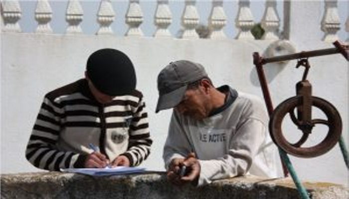 Socio-hydrogeology: bridging the gap between science and society