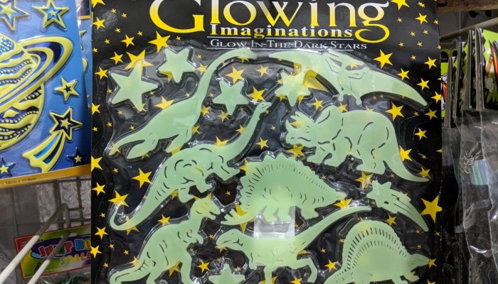From groundwater flow to groundwater glow: why does groundwater fluoresce in ultraviolet light?