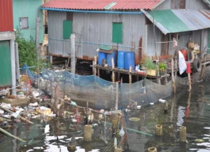 Shedding light on the invisible: addressing potential groundwater contamination by plastic microfibers
