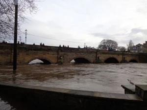 https://commons.wikimedia.org/wiki/File:Wetherby_Bridge_during_the_December_2015_floods_%2826th_December_2015%29_001.JPG