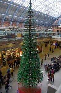 398px-Lego_Christmas_Tree_at_St_Pancras_International