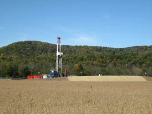 800px-Upper_Fairfield_Township_gas_well_2a
