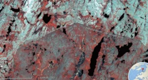 High-resolution satellite image of the border zone shared by Norway (northern half) and Finland (southern half), June 2001. A reindeer fence mirrors the border between the two countries. The difference in whiteness is due to more lichen coverage in Norway, with reindeer herding in Sweden causing loss of lichen cover - Source: Grd Arendal Maps and Graphics Library.