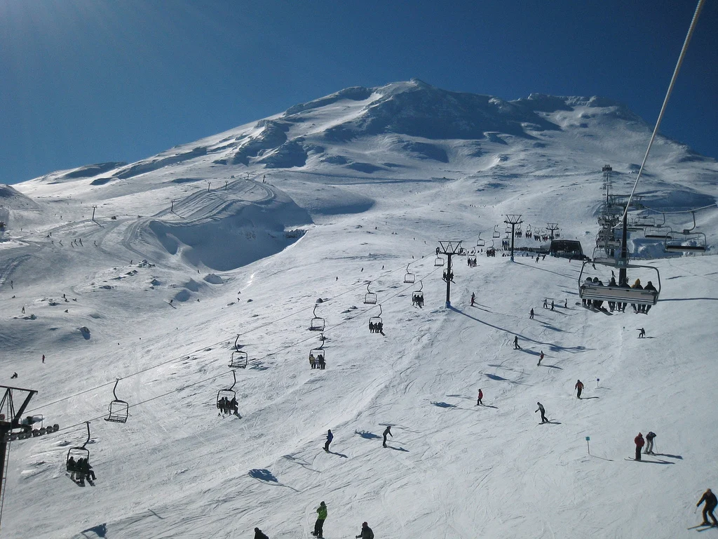 Skiing on Mt Ruapehu, North Island, New Zealand. Photo credit: Airflore
