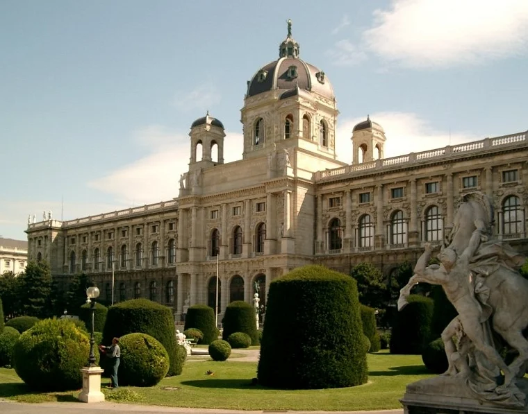 Maria-Theresien-Platz_in_Wien