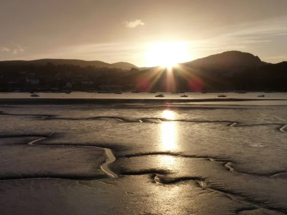 "Low tide at Conwy estuary" by Alma de Goot, distributed by the EGU under a Creative Commons licence. 