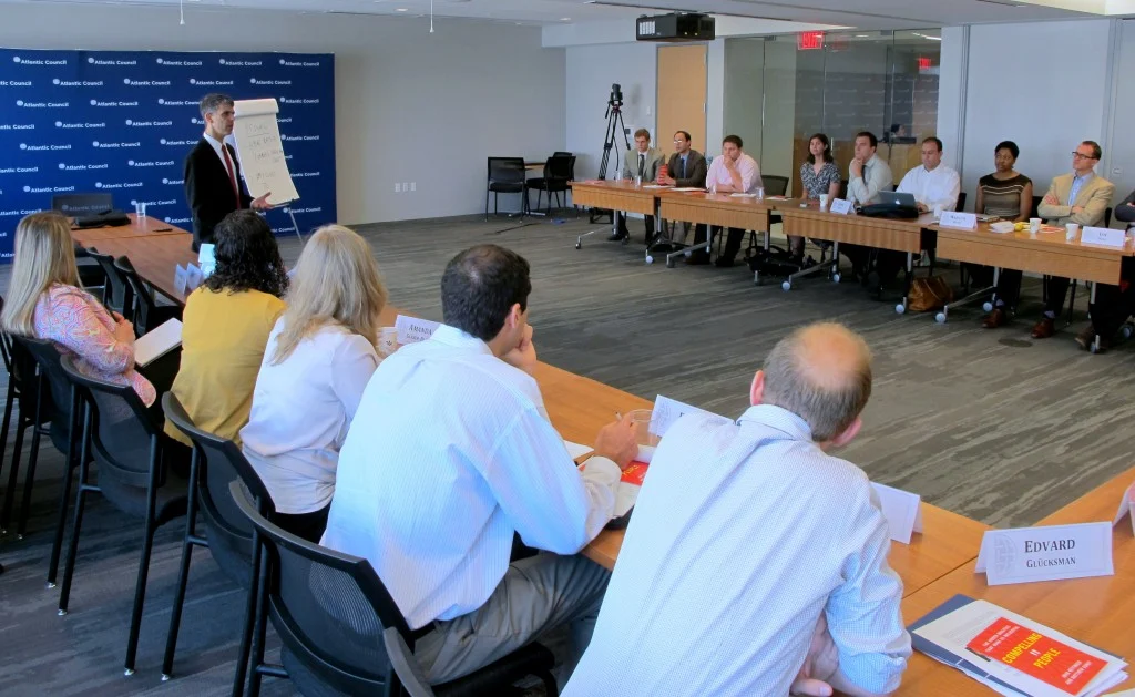 Matthew Kohut of KNP Communications offers ELEEPers professional communications training, as part of the recent conference at Atlantic Council headquarters in Washington. (Credit: Edvard Glücksman)
