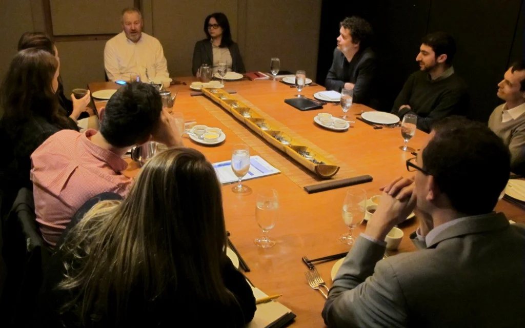ELEEP members sit down for lunch with former Seattle mayor Michael McGinn. (Credit: Edvard Glücksman)