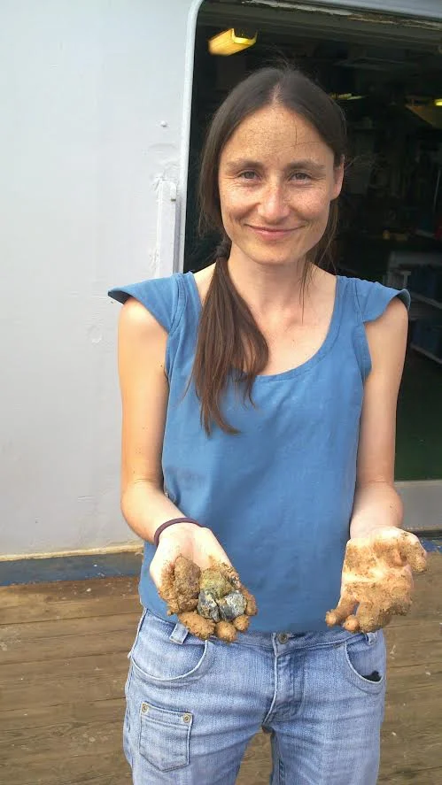 Anna at sea on RV Pelagia – the rocks were collected some 2300 metres below the surface, not far from the Atlantic’s Rainbow hydrothermal vent field (Credit: Roald van der Heide)