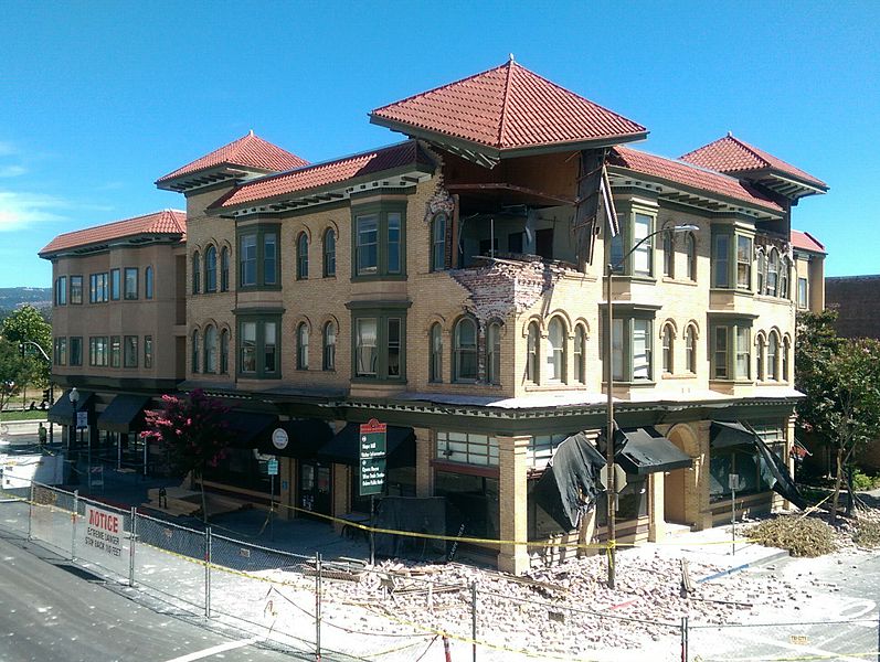 Earthquake damage to the Alexandia Square building in Napa, California (Image Source: Wikimedia Commons, Author: Jim Heaphy; User: Cullen328).