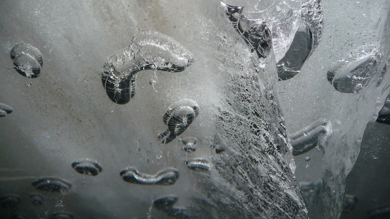 Trapped air. (Credit: Kay Helfricht via imaggeo.egu.eu)