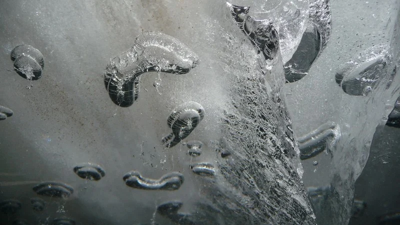 Trapped air. (Credit: Kay Helfricht via imaggeo.egu.eu)