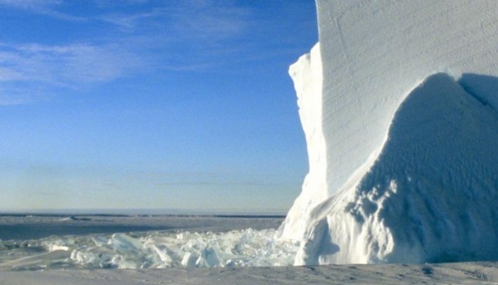 Imaggeo on Mondays: Iceberg at midnight