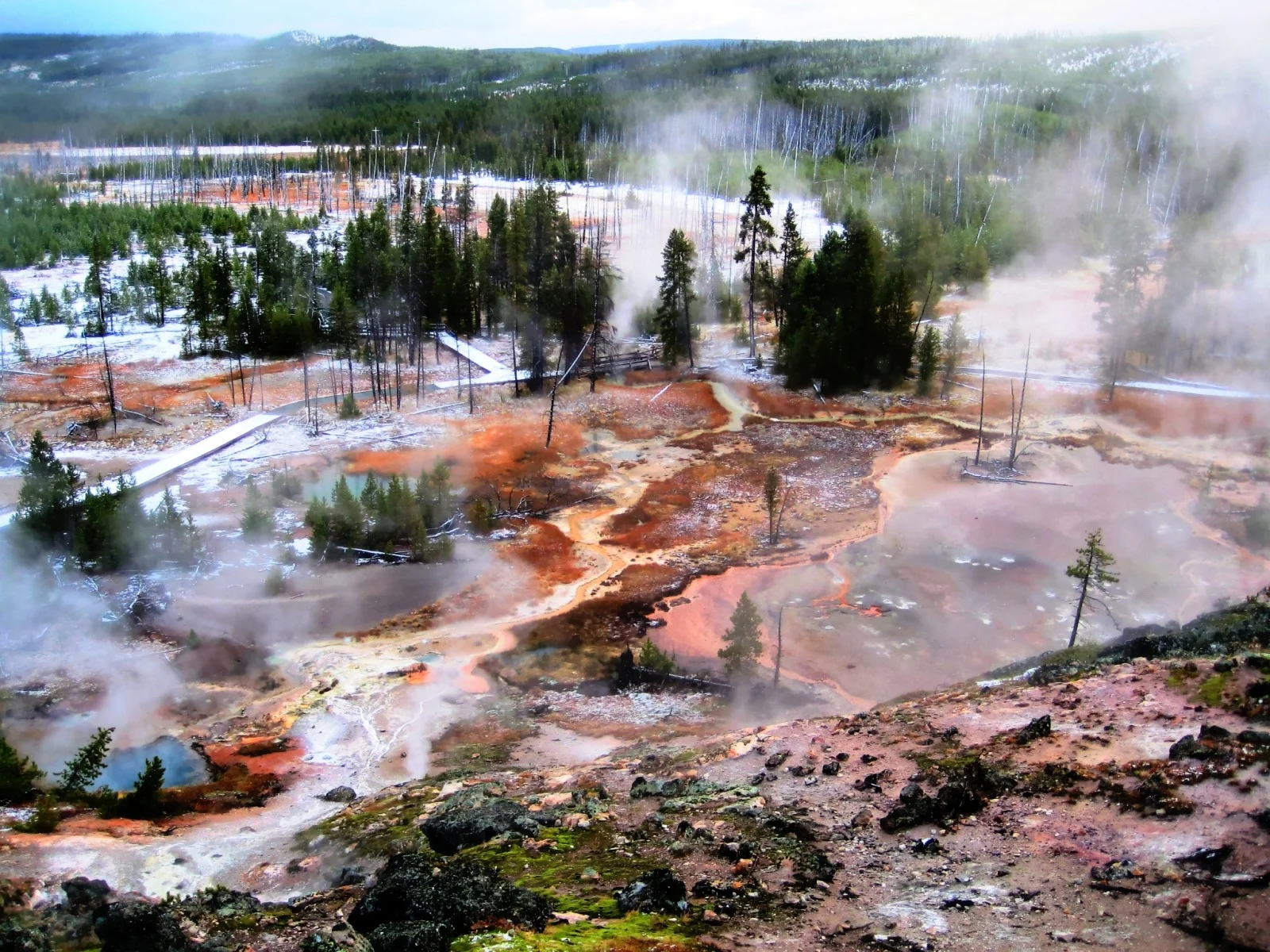 Artists' Paintpots in Yellowstone National Park Credit: Josep Miquel Ubalde Bauló (distributed via imaggeo.egu.eu)