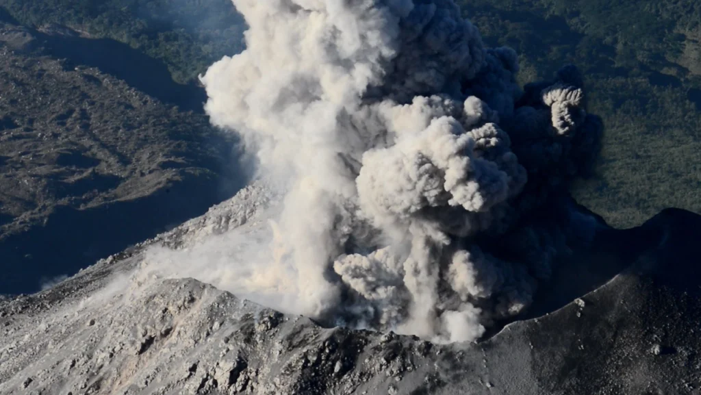 An explosion at the dynamic Santiaguito volcano (Guatemala) in January 2016 – the volcano offers a unique monitoring opportunity as the ancestral Santa Maria volcano sits just a few km away and several hundred meters higher – the perfect vantage point. (Credit: Jackie Kendrick)