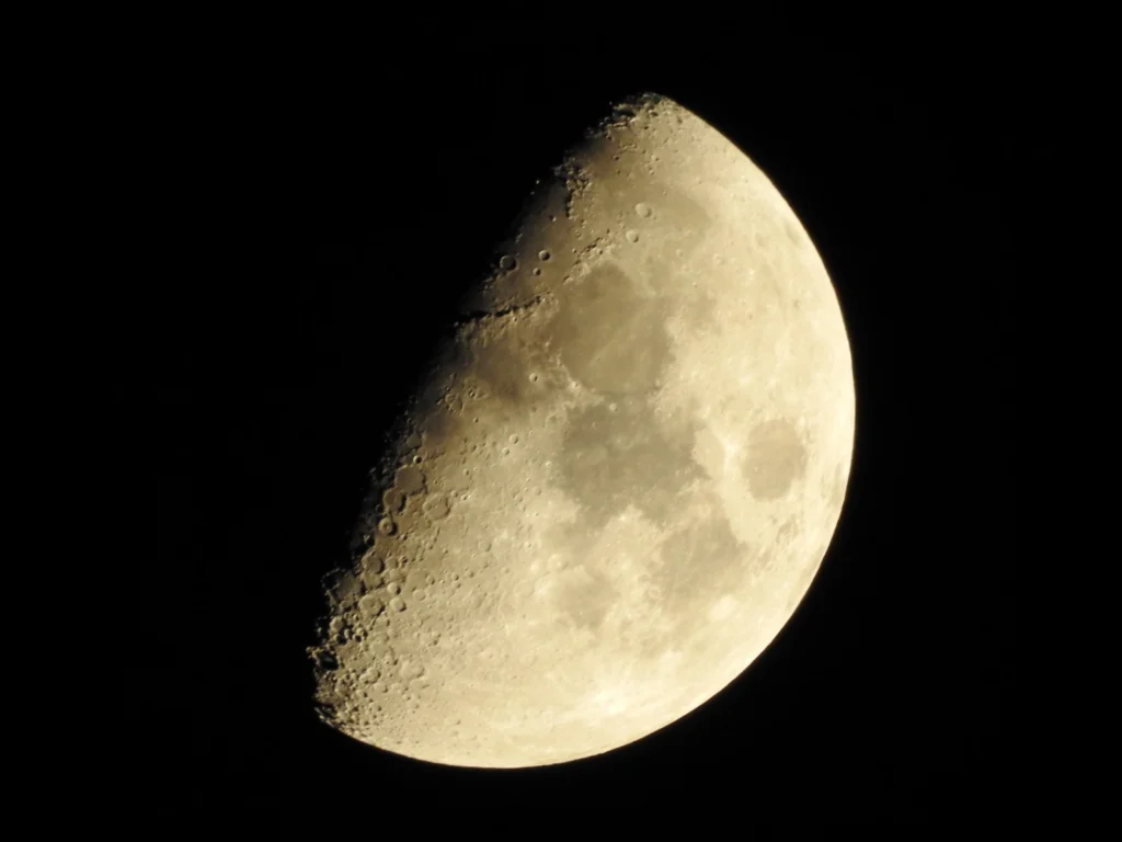 Imaggeo On Monday: Increasing Moon – seen from Hamburg