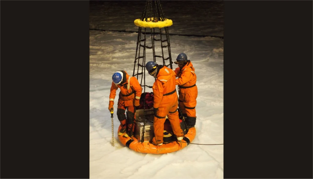 Imaggeo On Monday: Scary sea ice drilling in the antarctic darkness!