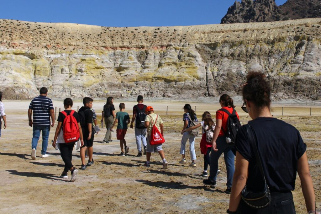 A simultaneous public event on two Greek volcanic islands?! Must be EGU Geoscience Day 2023!