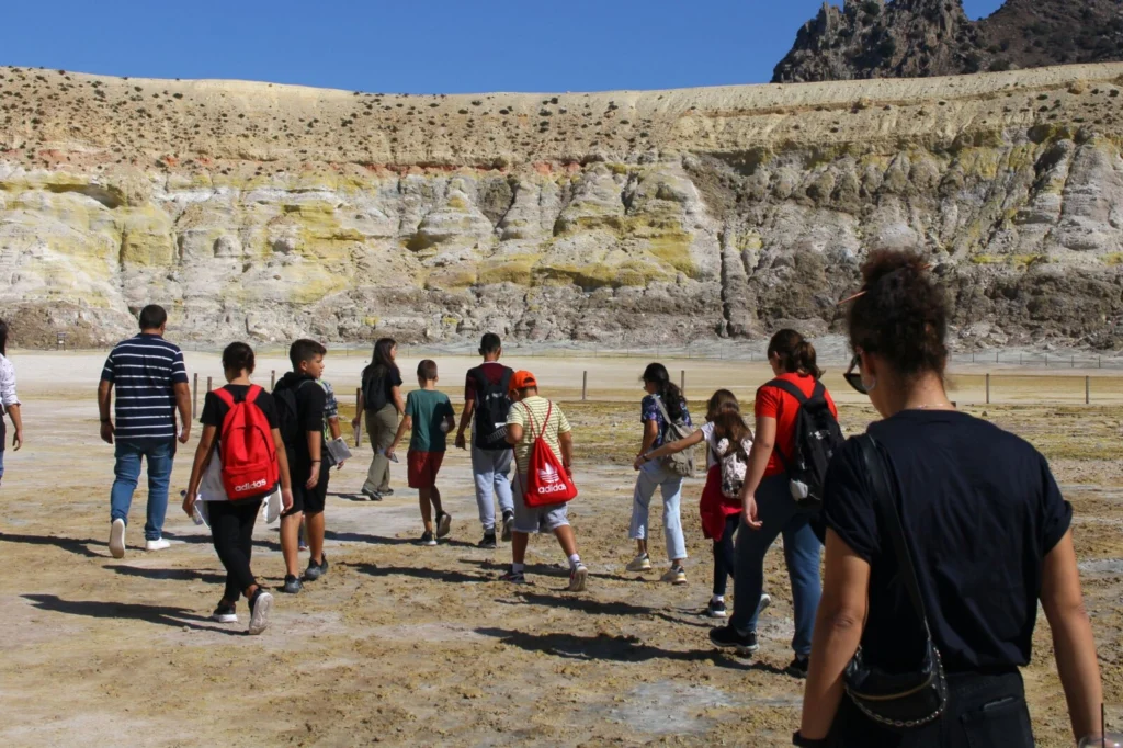 A simultaneous public event on two Greek volcanic islands?! Must be EGU Geoscience Day 2023!