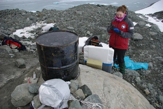 Setting up the station. Photo taken by Bozhil Vasilev.