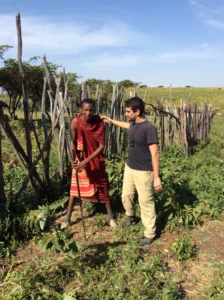Luigi Lombardo learns how to improve his manual skills from our guide Larahu.