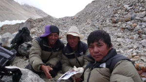 Local Tibetan people at Naimona’nyi glacier. Credit: Benjamin Schröter.