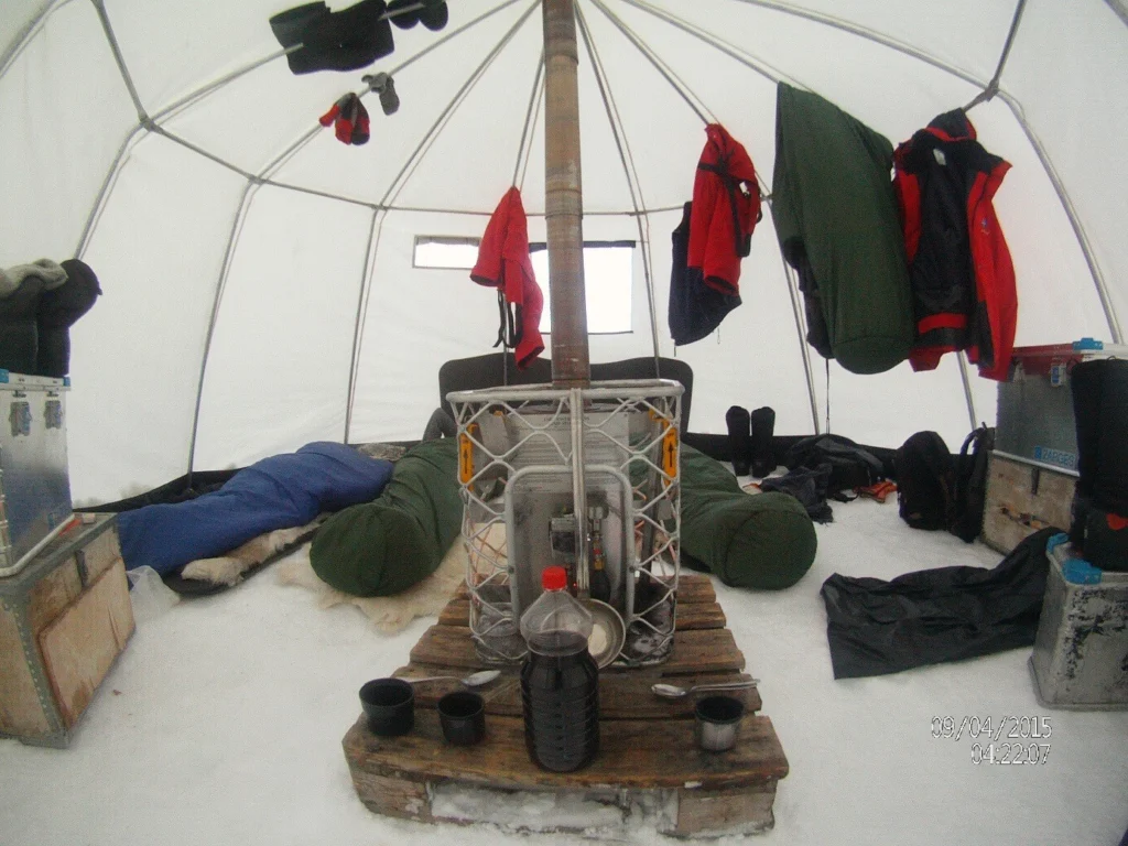 Inside the tent (credit: M. Kotovitch)
