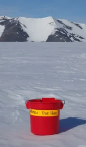 Women - Pee here! (Credit: H. Millman)