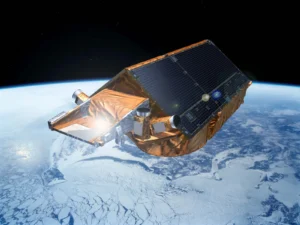 CryoSat-2, an ESA Earth Explorer satellite that carries onboard a radar altimeter to measure ice elevation (Credit : ESA – P. Carril)