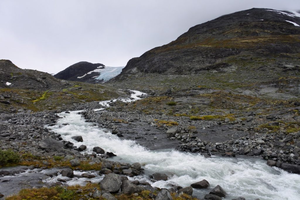 Defrosting the freezer. Climate change and glacial meltwater