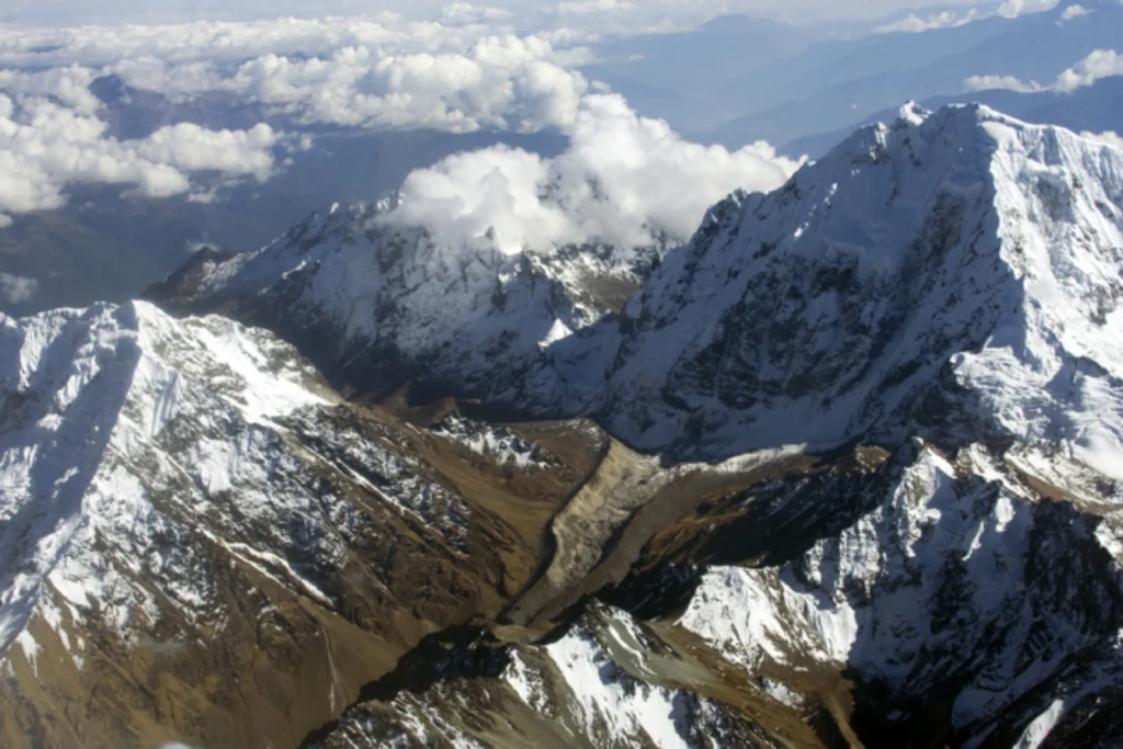 Mountain glacier variations: natural thermometers and rainfall gauges