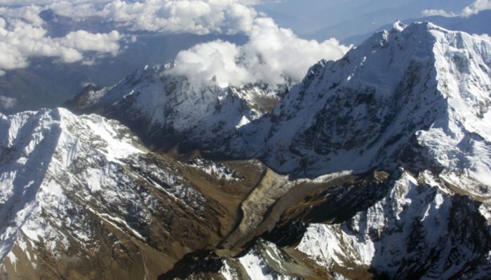 Mountain glacier variations: natural thermometers and rainfall gauges