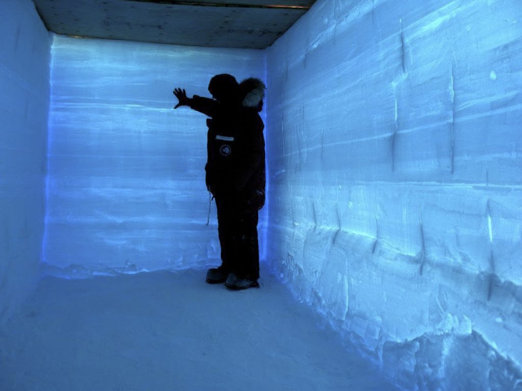 How to reconstruct past climates from water stable isotopes in Polar ice cores ?