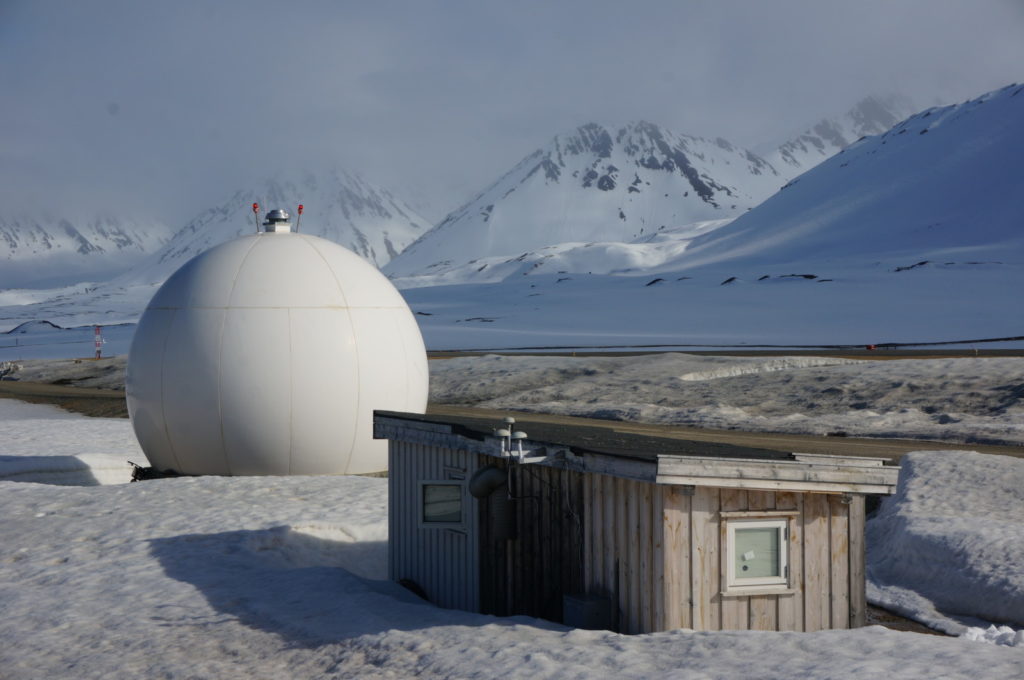 How glaciers record the winds of change