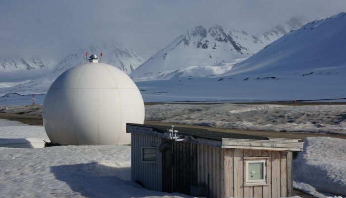 How glaciers record the winds of change