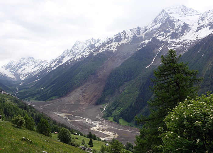 Highlighting: The Blatten landslide in Switzerland