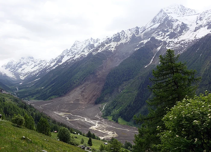 Highlighting: The Blatten landslide in Switzerland