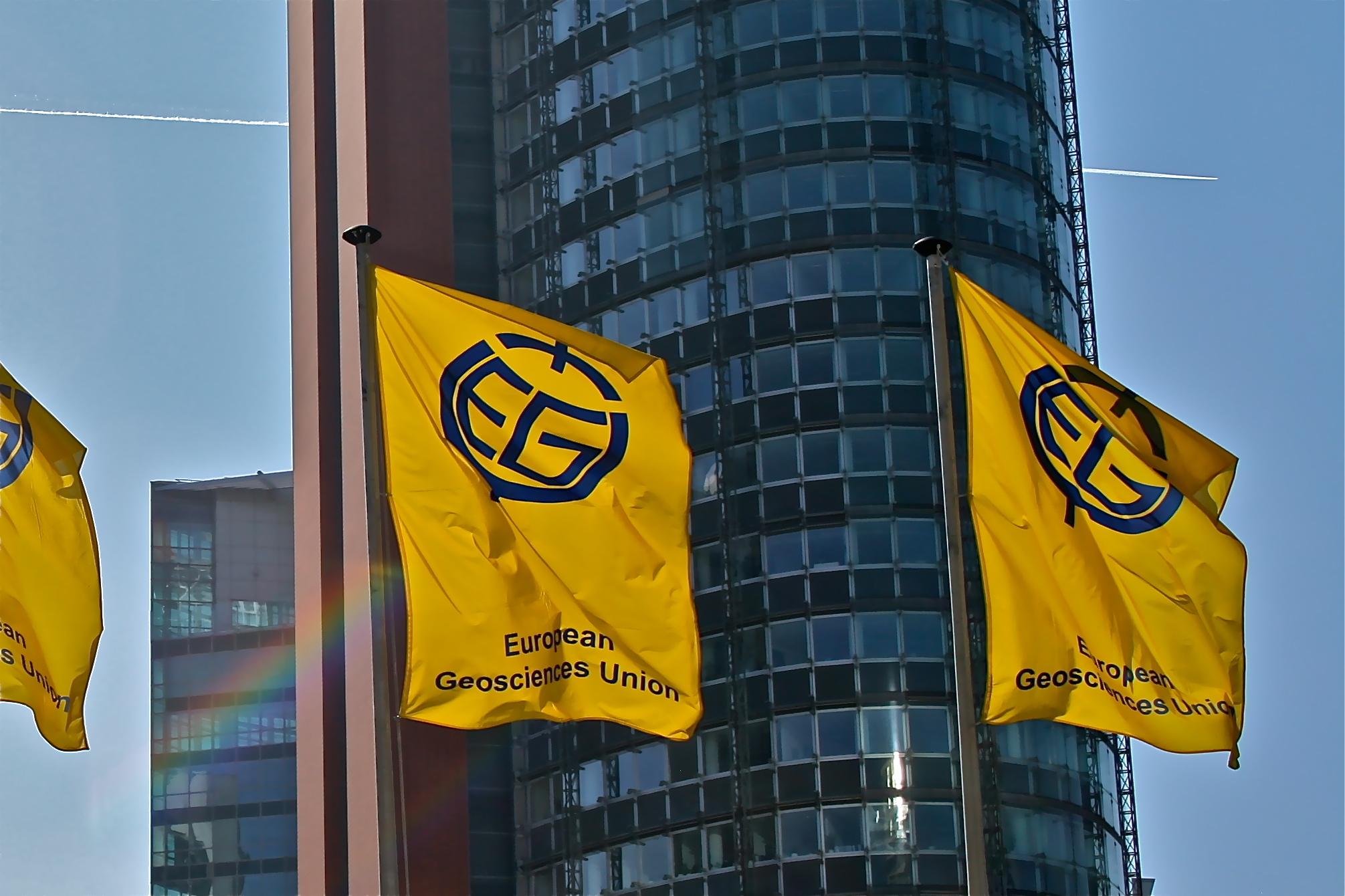 Flying EGU colours by Suzanne Voice (source: ImagGeo)