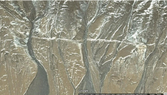 Features from the Field: Snow illuminates fault zones