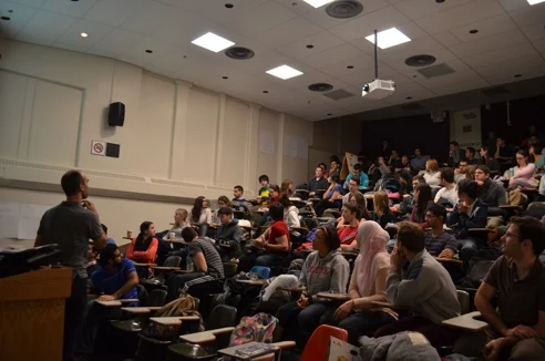 Active learning in large classes: a gallery ‘walk’ with a 100 students