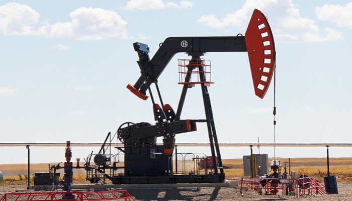 By Tony Hisgett from Birmingham, UK - Oil PumpUploaded by tm, CC BY 2.0, https://commons.wikimedia.org/w/index.php?curid=27389398