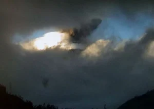 Photo 4 - eruption