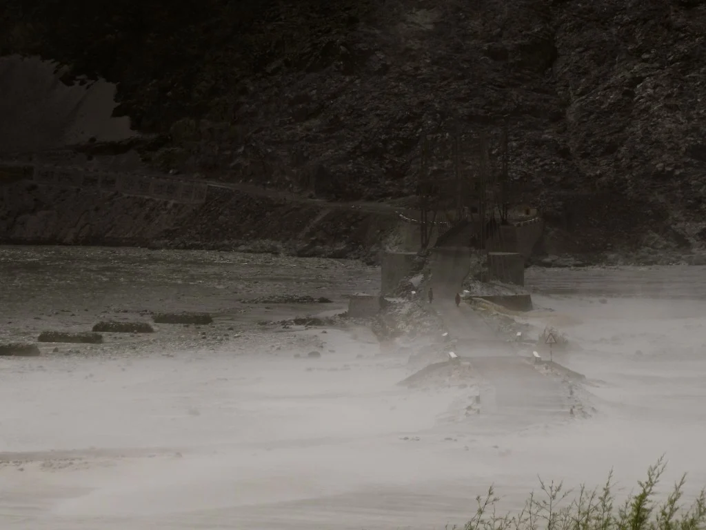 road disappearing