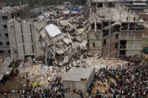 Spontaneous factory collapse in Dhaka, Bangladesh resulted in 1129 deaths in 2013. Source: Wikimedia Commons – Rijans