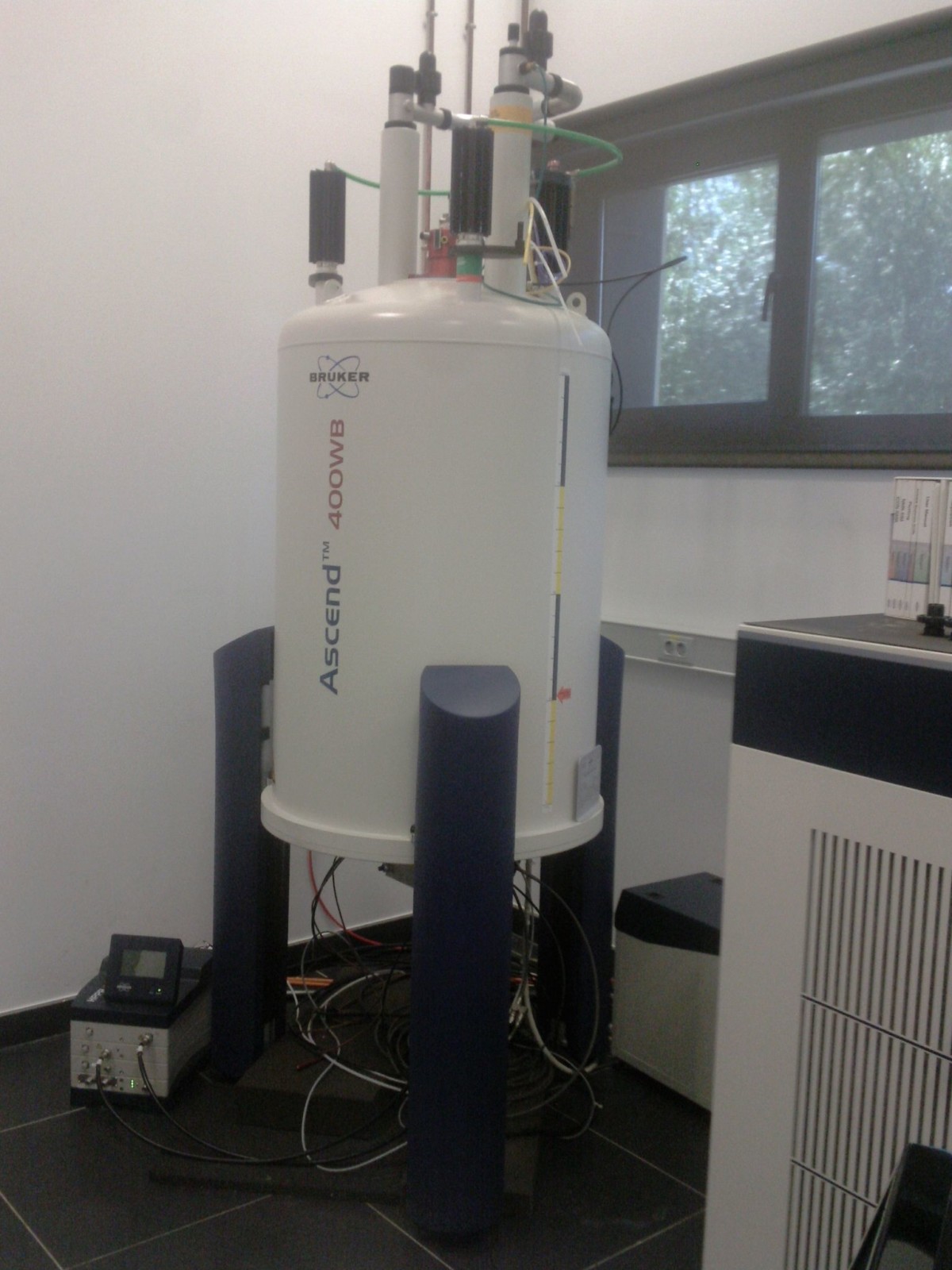 Nuclear magnetic resonance (NMR) spectroscopy equipment